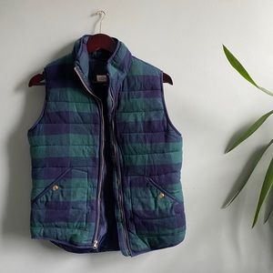 Beautiful vest to add to your hike 🥾